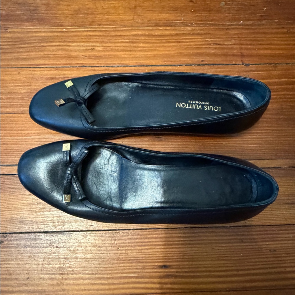 Authentic Louis Vuitton Black Leather Uniform Flats with Gold Accents size 38.5 - Picture 4 of 4